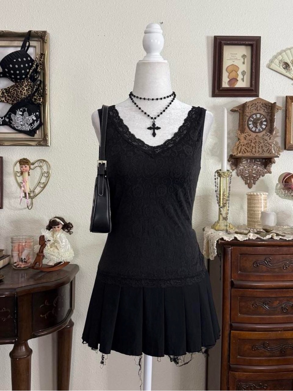 Y2k vampy romantic goth black top w lace trim and floral design